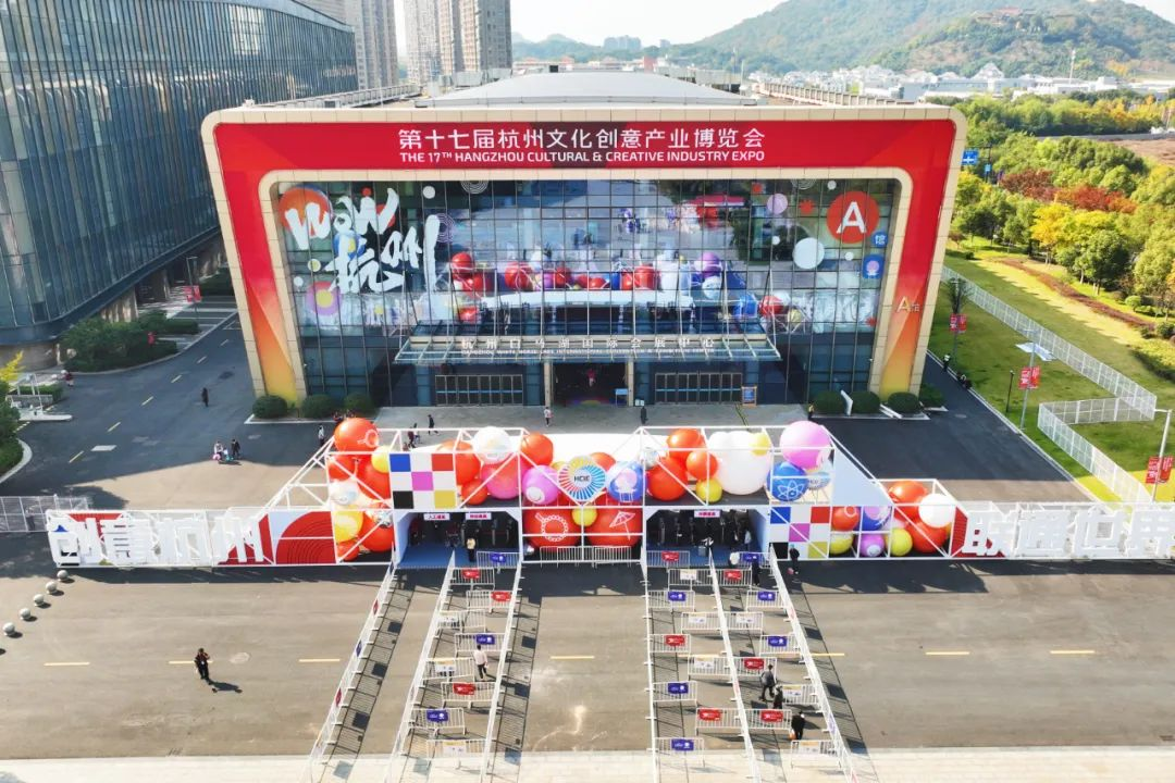 在文博会现场玩“穿越”？兴发娱乐“潮”科技很吸睛！